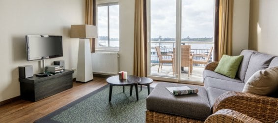 Water Front Suite VIP Apartment 
