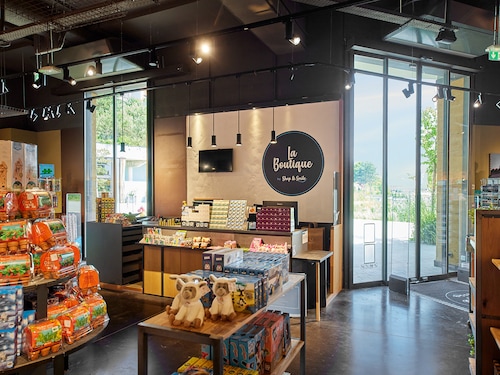La Boutique by Shop & Smile