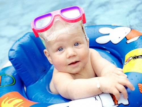 Baby Vroege-Vogel-Zwemmen Parc Sandur