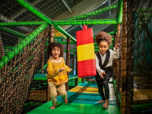 Kryty plac zabaw dla dzieci Park De Haan