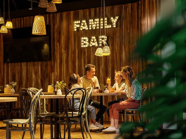 Photo Family Bar