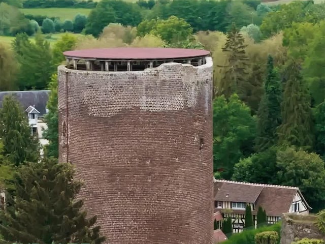 grauer TurmLes Bois-Francs